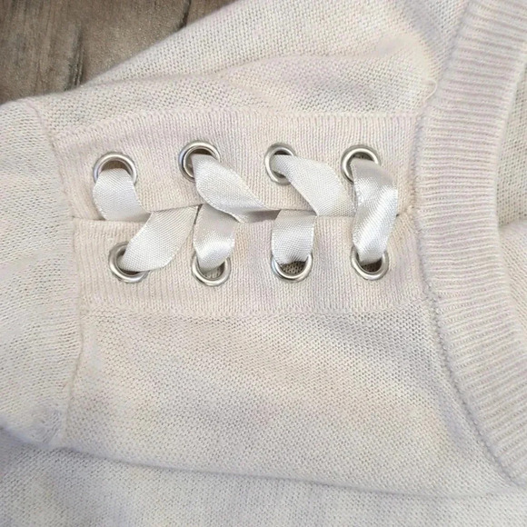 Asymmetrical Sweater - Picture 5 of 10